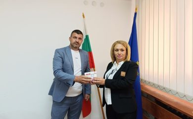 Официално връчиха печата на РИК-Смолян