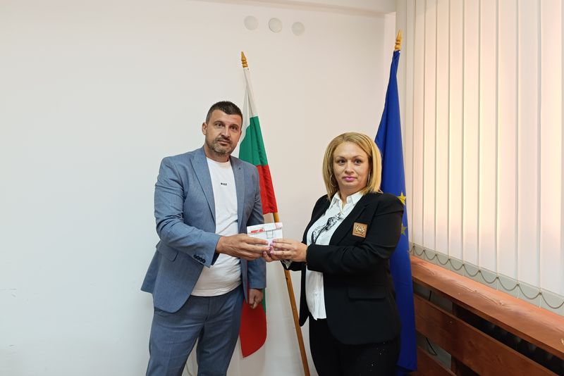 Официално връчиха печата на РИК-Смолян