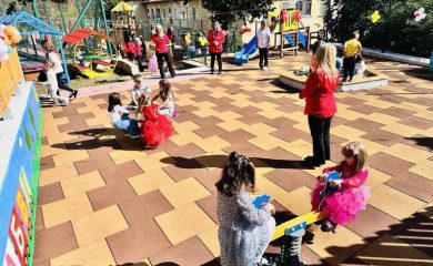 В Рудозем откриха нова детска площадка към ДГ „Снежанка“