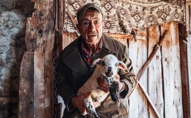 Родопският овчар бай Спас Седянков: Парите са вятър, любовта е най-важна