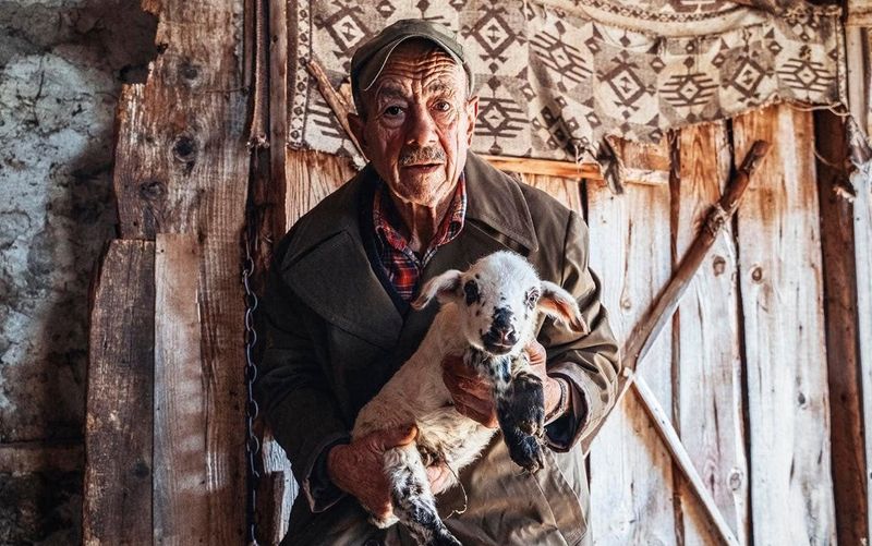 Родопският овчар бай Спас Седянков: Парите са вятър, любовта е най-важна