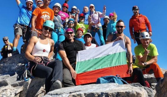 Алпинисти от Смолян изкачиха планината Олимп в Гърция на 2918 метра