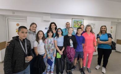 Смолянски ученици направиха ценно дарение на Детското отделение в болницата