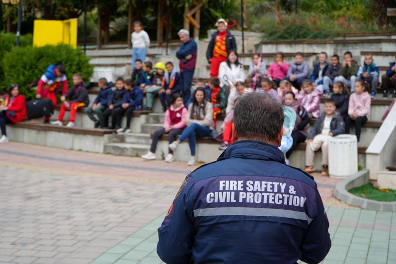 Пожарната запозна жителите на Баните с правилата за безопасност при бедствия